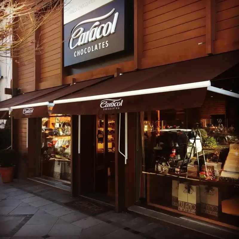 Toldo retrátil